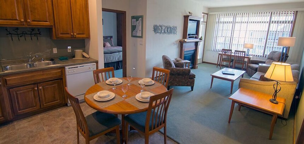 Condo, 2 Bedrooms photo 2