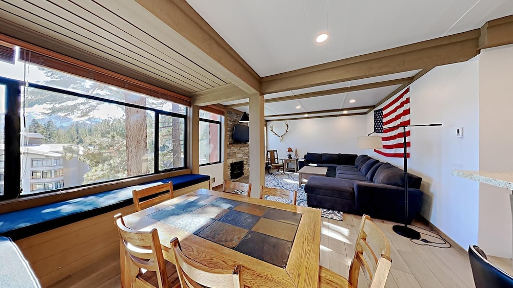 Condo, 2 Bedrooms