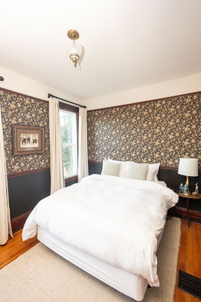 Double Room, Shared Bathroom (Queen Room) photo 3
