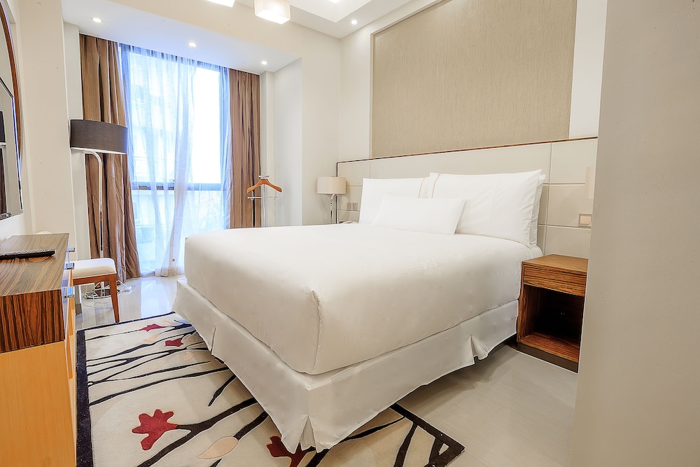 Superior Studio, 1 King Bed, Pool View - Photo 6