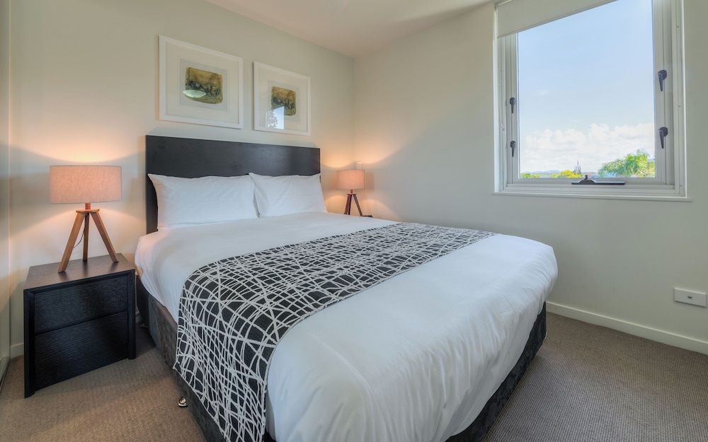 2 Bedroom Apartment Water Views