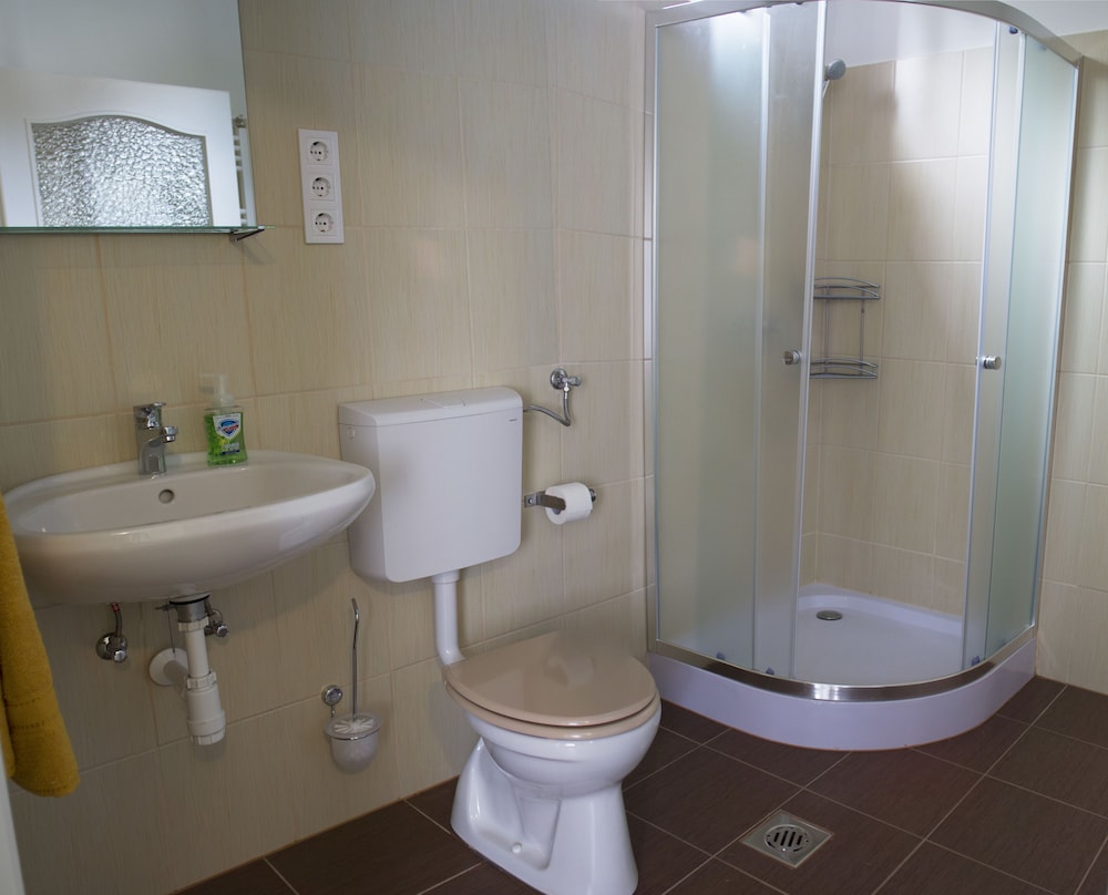 Standard Triple Room photo 2