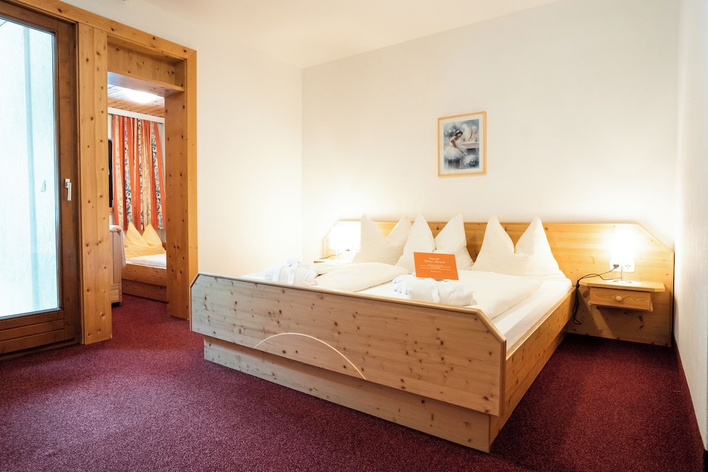 Standard Room, 1 Double Bed, Non Smoking, Mountain View photo 1