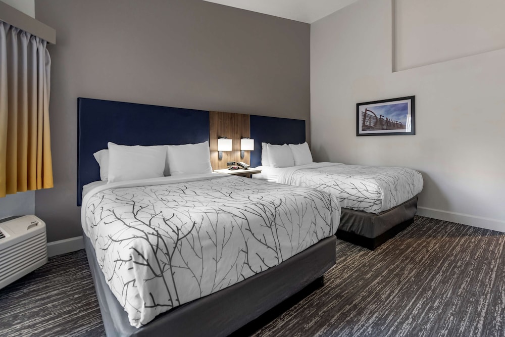 Standard Room, 2 Queen Beds, Non Smoking, Balcony (Shower Only) - Photo 2