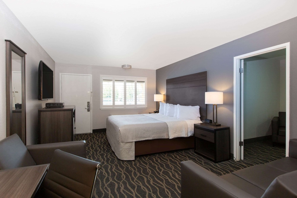 Suite, 2 Bedrooms, Non Smoking photo 2