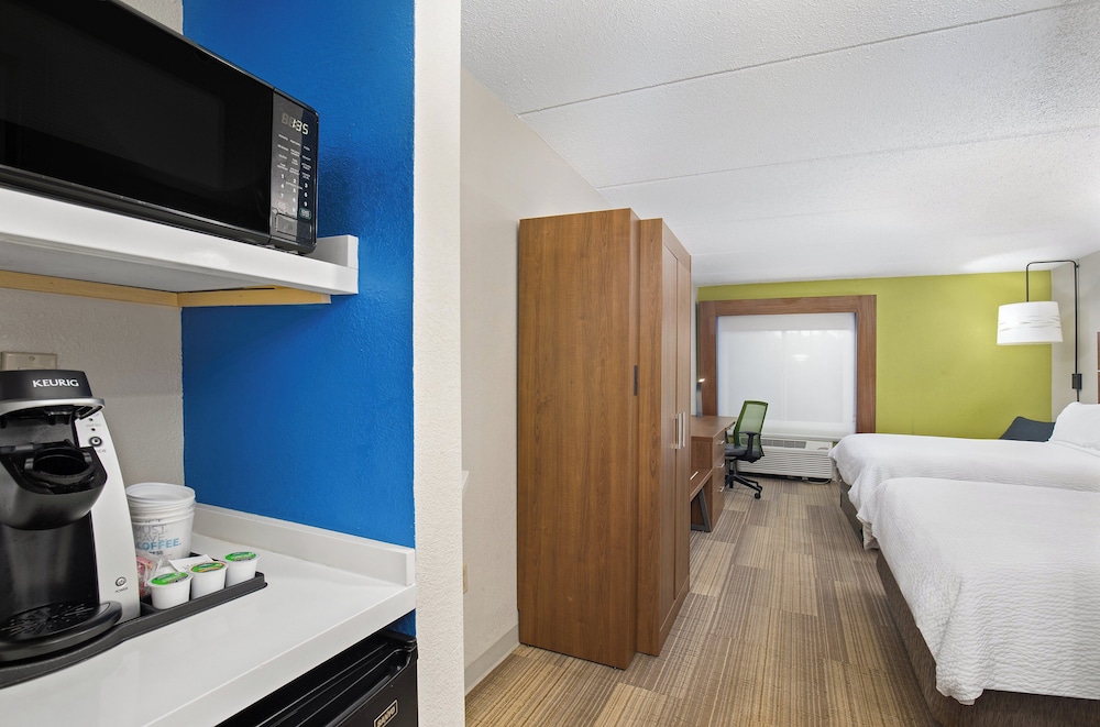 Standard Room, 2 Queen Beds - Photo 5