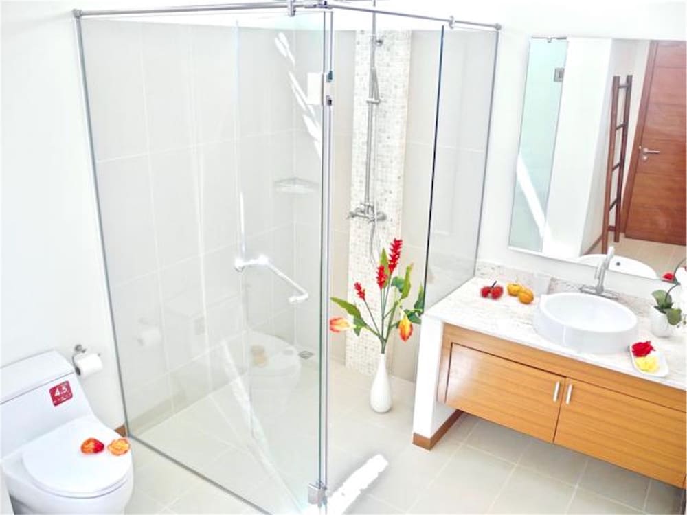 Villa, 4 Bedrooms, Poolside photo 2