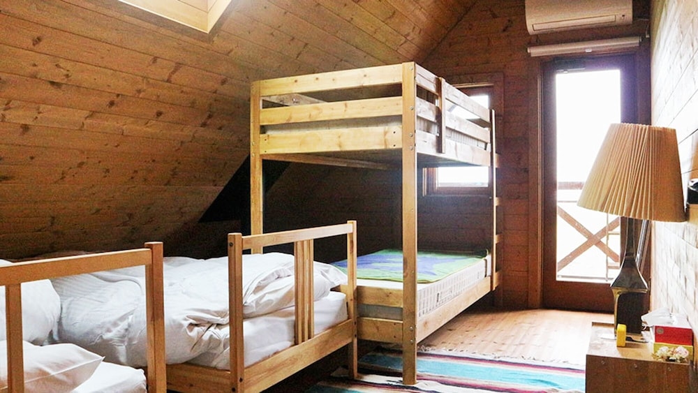 Room (A) - Photo 1