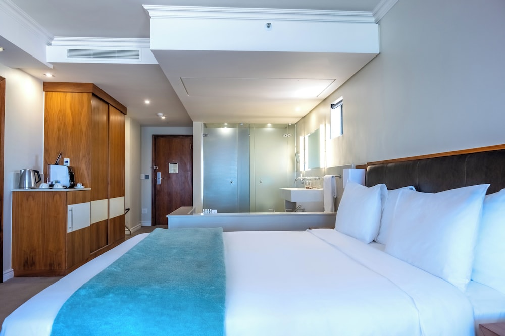 Sea Facing Table Mountain Junior Suite With Balcony photo 1