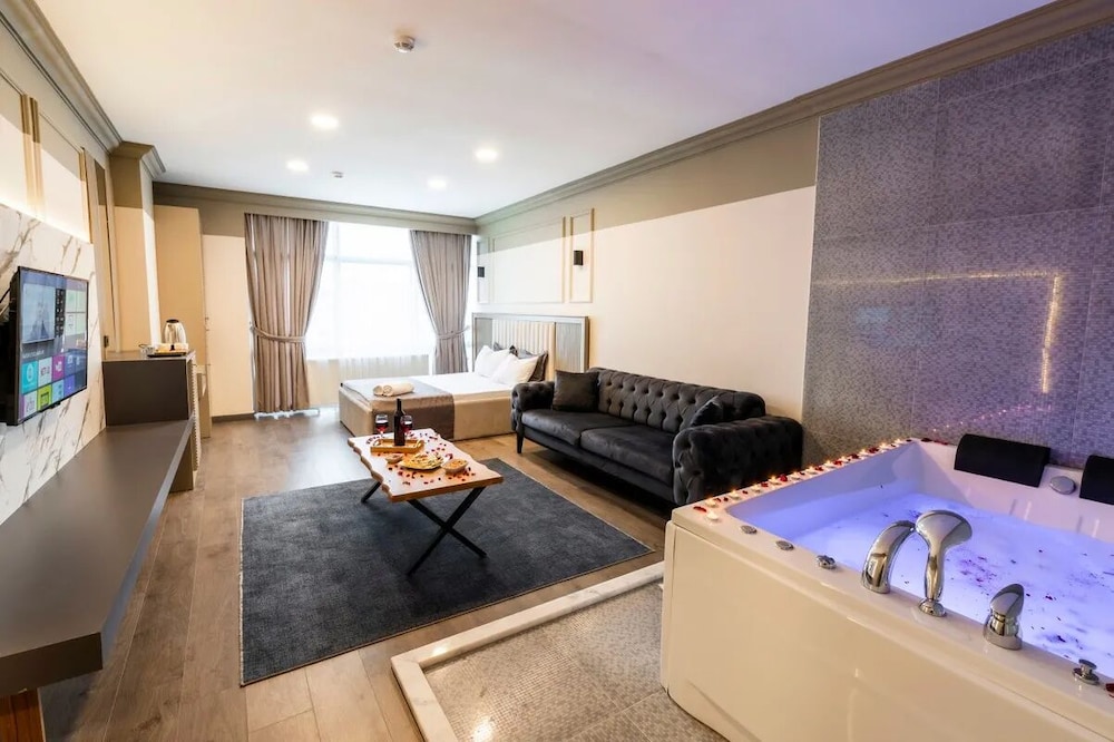 Romantic Studio Suite photo 2