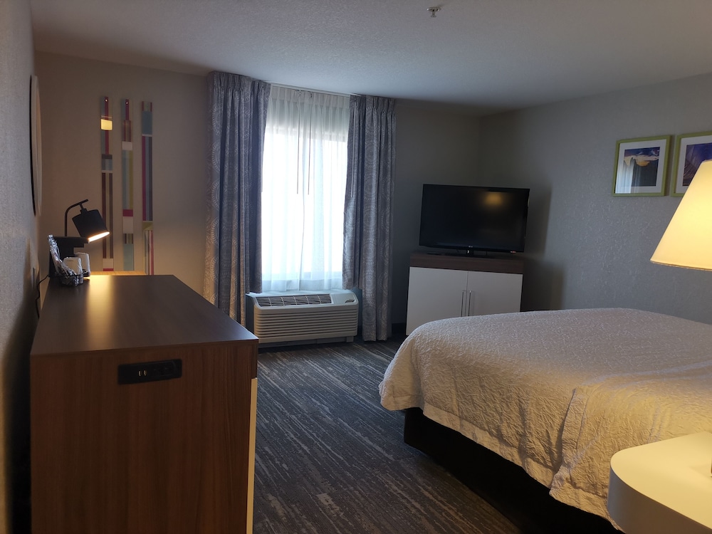 Standard room with king bed - Photo 3