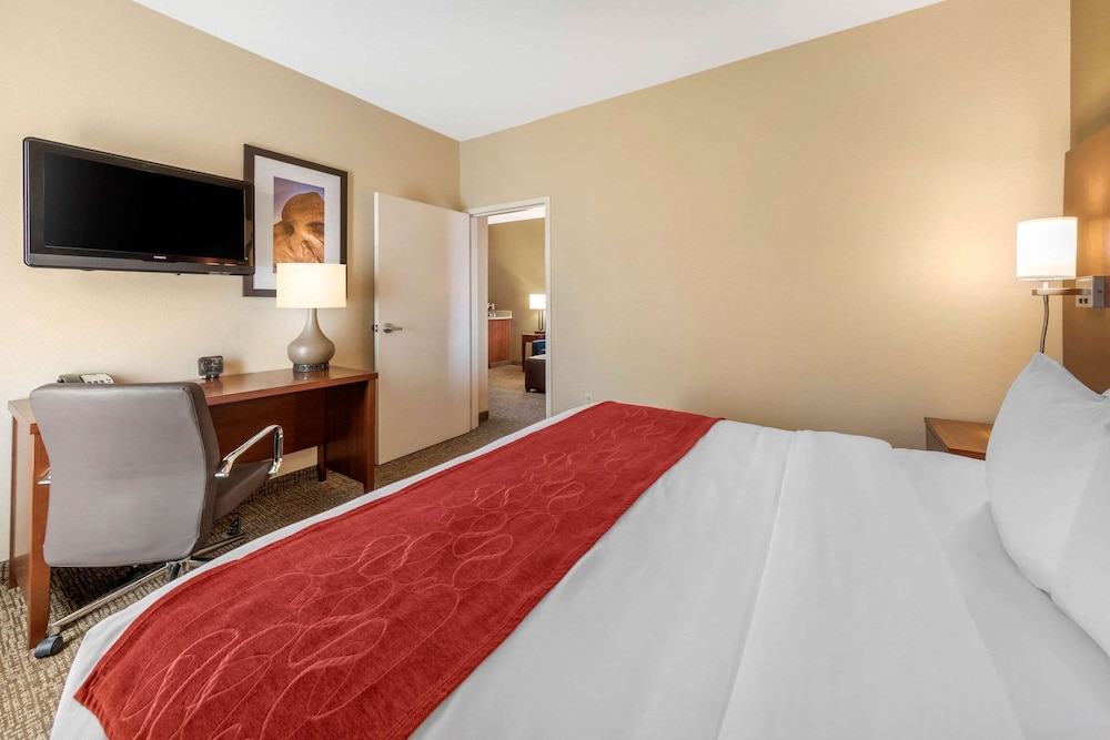 Suite, Multiple Beds, Non Smoking (Upgrade) - Photo 6