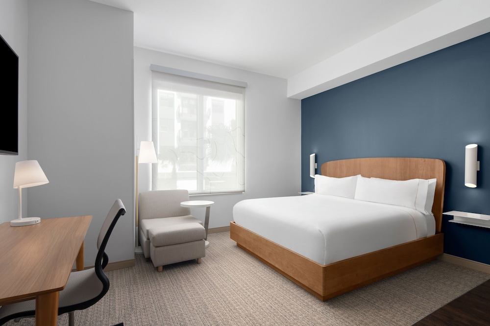 Standard Room, 1 King Bed (Mobility/Hearing Access, Transf Shwr) photo 3