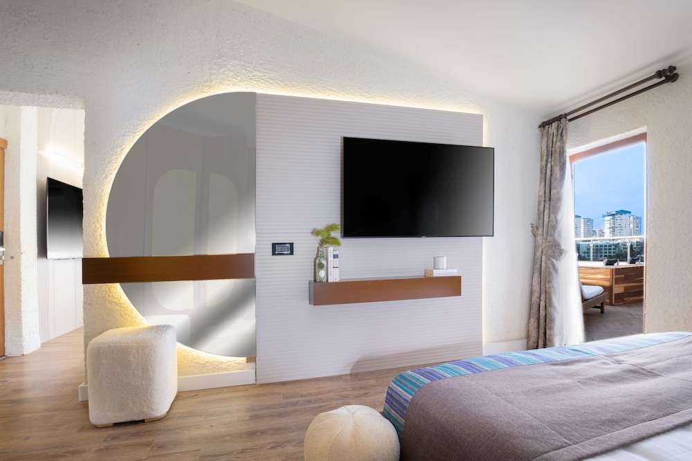 Luxury Suite, Terrace, Sea View thumbnail 6