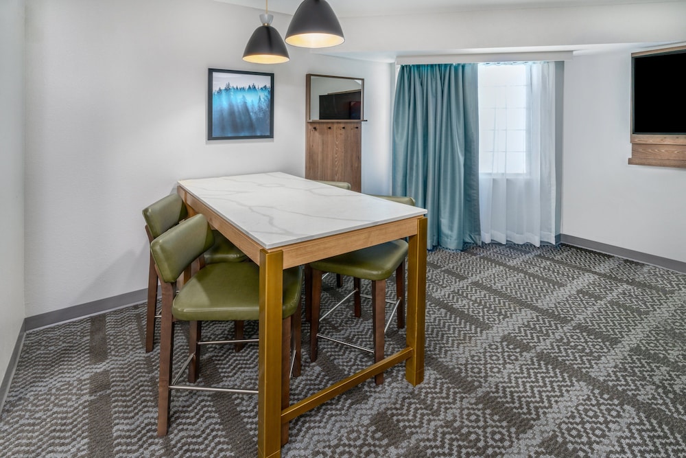 Suite, Multiple Beds, Kitchen