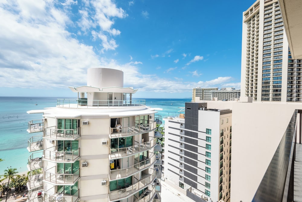 Aston Waikiki Beach Tower: Deluxe Condo, Lanai, Ocean View photo