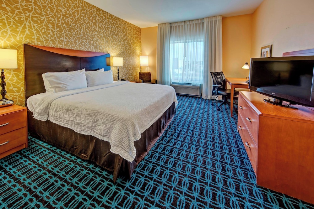 Room, 1 King Bed (Hearing Accessible) - Photo 1