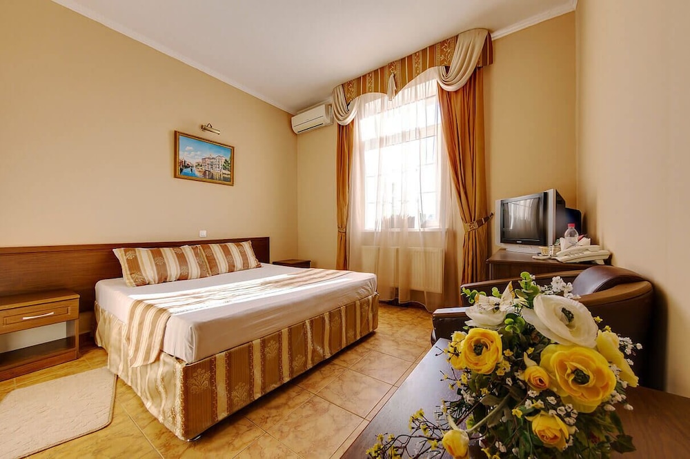 Standard Double or Twin Room photo 1
