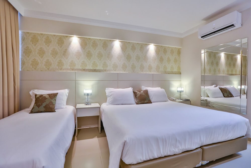 Deluxe Triple Room, Multiple Beds photo 2