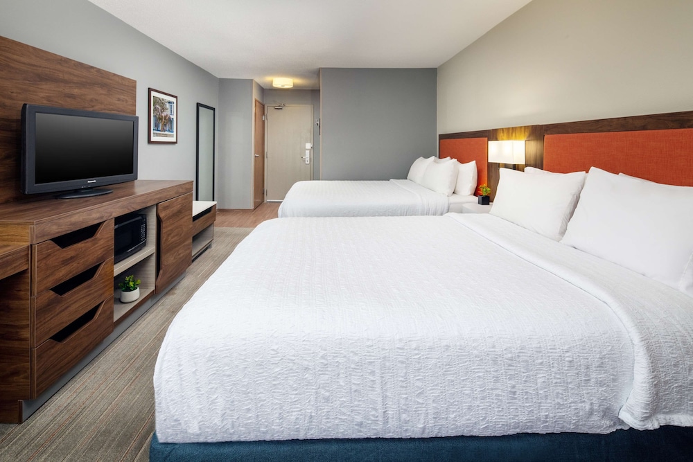Room, 2 Queen Beds, Accessible, Non Smoking - Photo 1