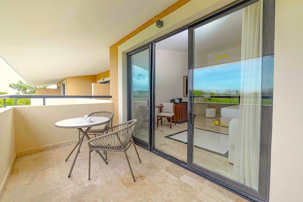 Family Selection Junior Suite Garden View - Photo 4