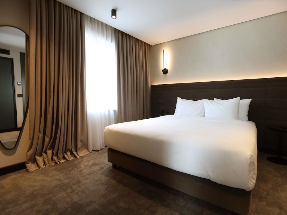 Suite, 1 King Bed with Sofa bed, Terrace