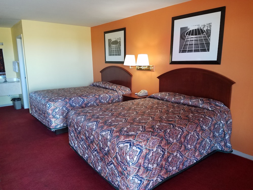 Basic Double Room, 2 Queen Beds, Smoking photo 1