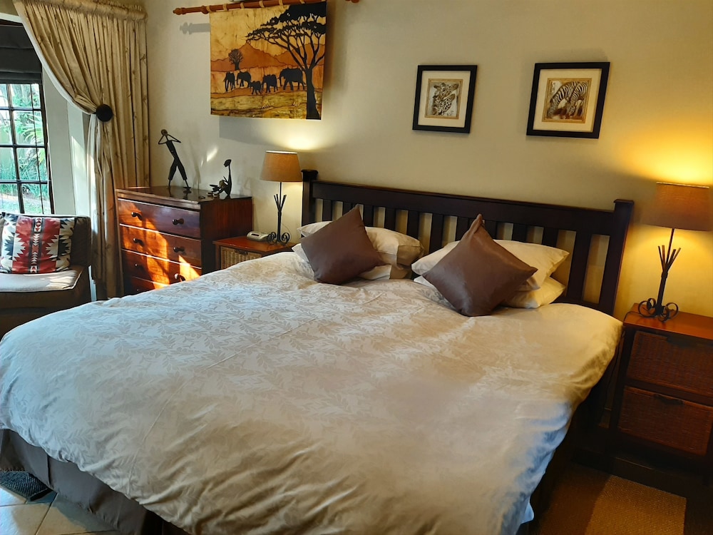 Brown Room photo 1