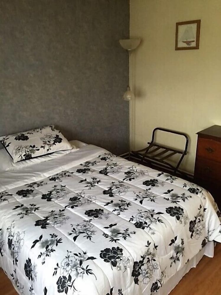Room, 2 Queen Beds and 1 Sofa Bed photo 2