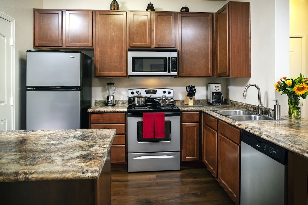 Deluxe Condo, 3 Bedrooms, 2 Bathrooms photo 1