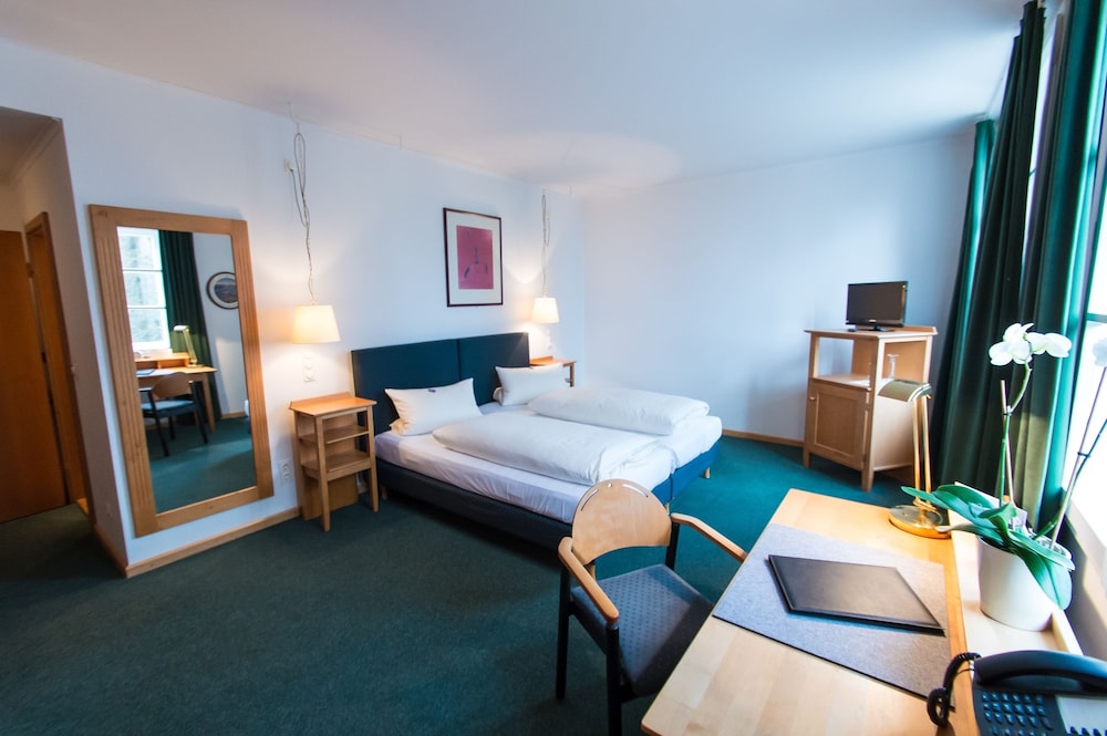 Classic Double Room, 1 King Bed, Non Smoking photo 1