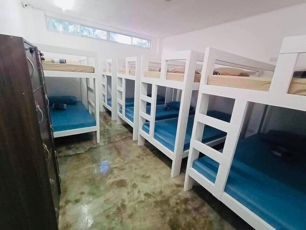 Basic Shared Dormitory, Multiple Beds