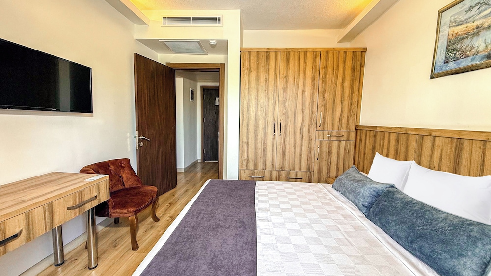 Superior Suite - Photo 5
