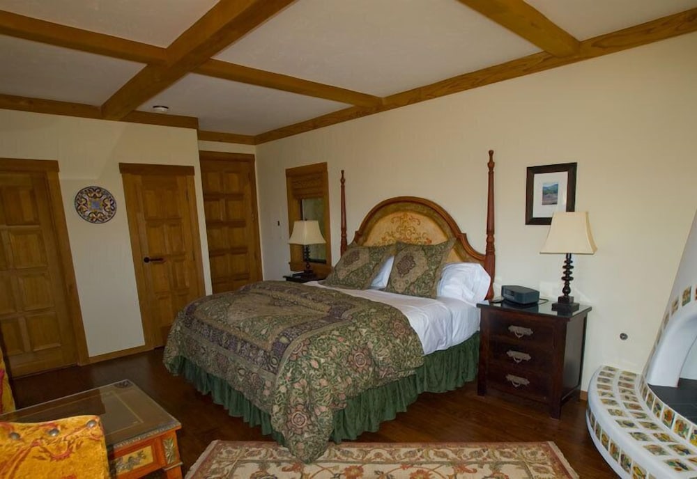 Luxury Cottage, 1 King Bed photo 1