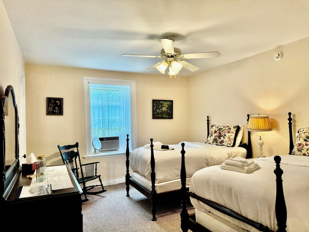 Single Room, 2 Twin Beds, Non Smoking photo 1