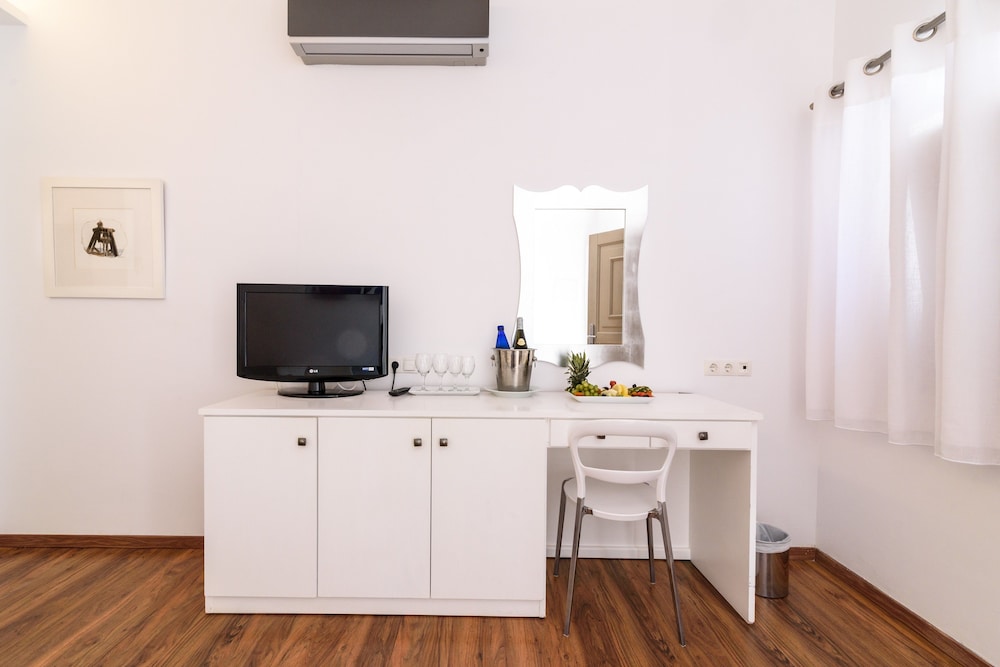 Suite - Photo 2