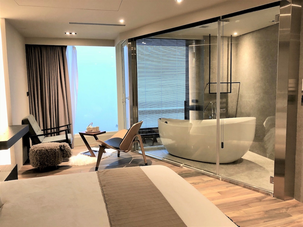 Grand Double Room, 1 Bedroom, Hot Tub, Ocean View photo 3