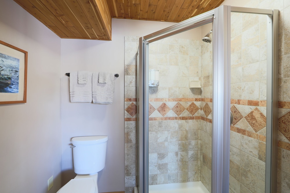 Standard Double Room, Ensuite (Mountain Whispers Suite) photo 3