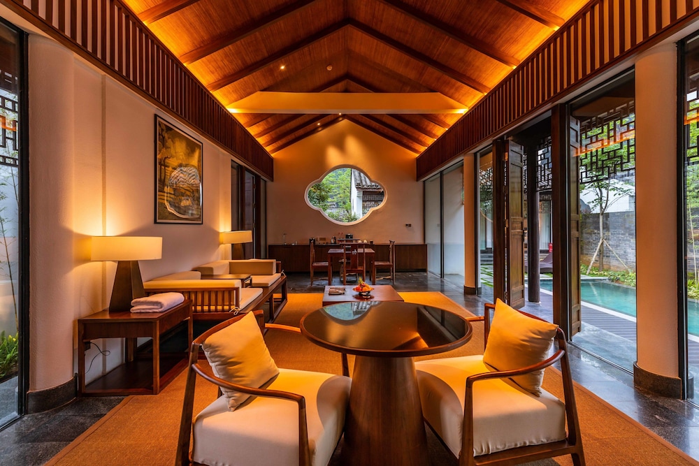 Private Villa Honeymoon Room photo 3