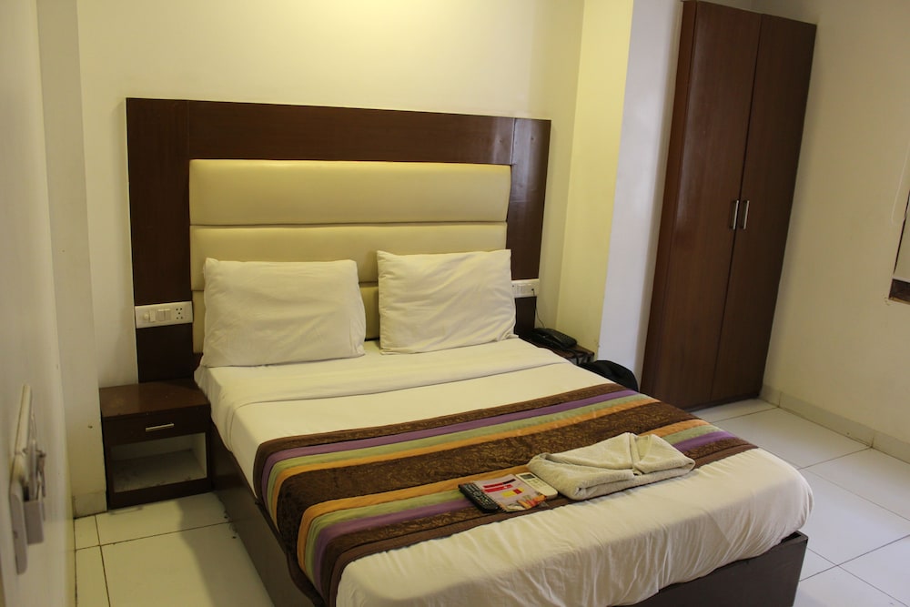 Deluxe Room, 1 King Bed