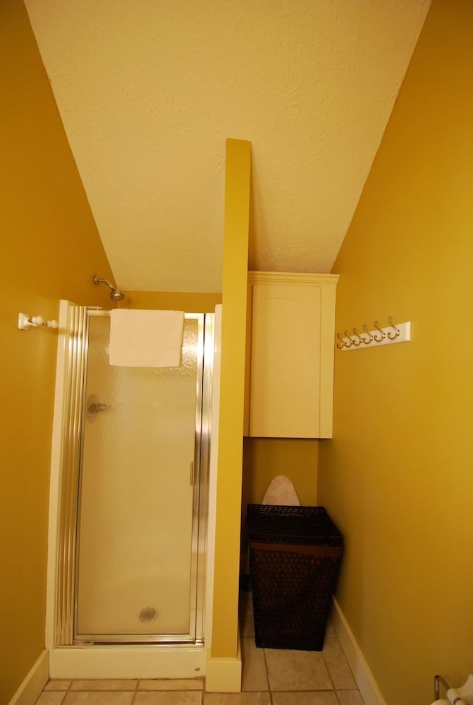 Studio, 1 Queen Bed, Hot Tub photo 3