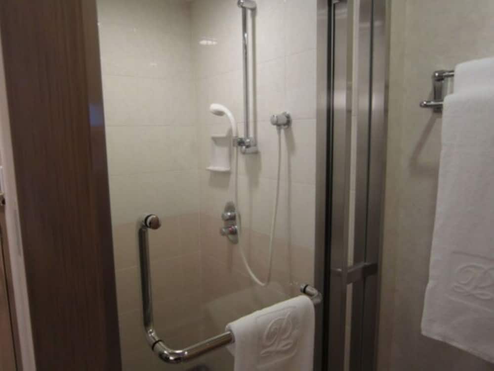 Twin Room, Multiple Beds, Smoking - Photo 3