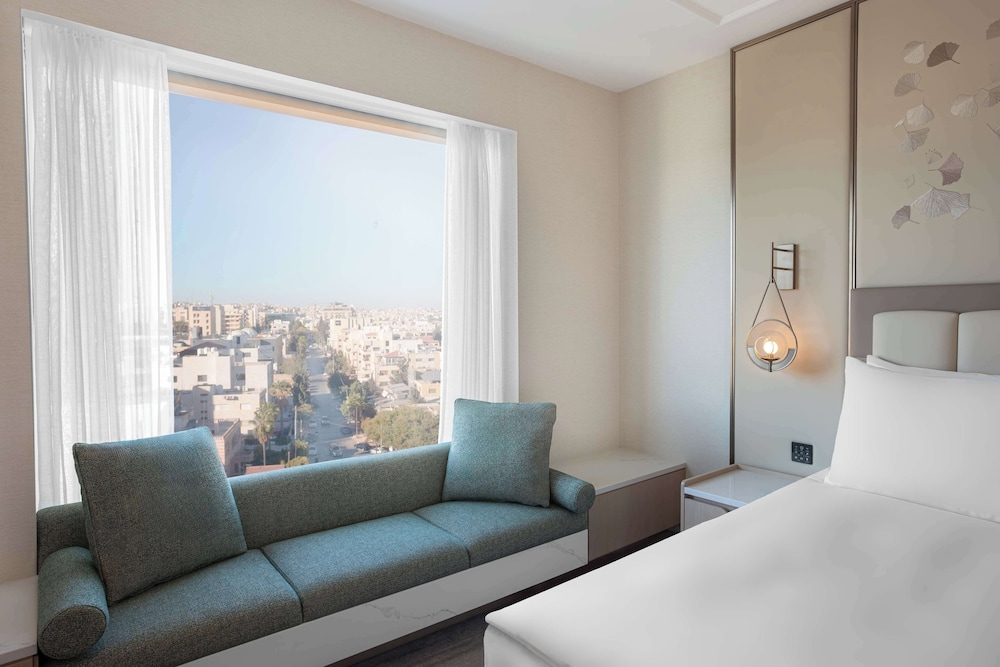 Suite, 1 King Bedroom photo 3