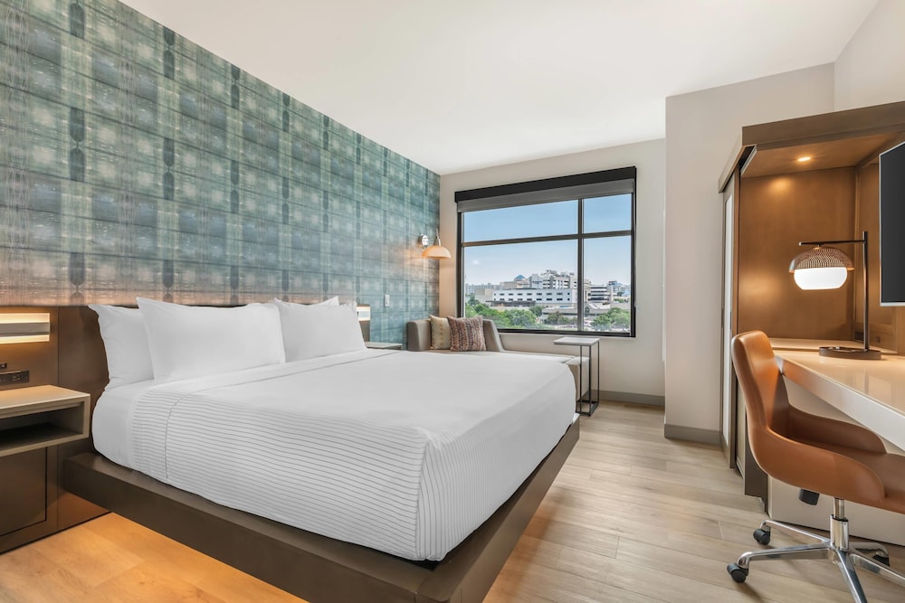Room, 1 King Bed, Hearing Accessible, Non Smoking photo 1