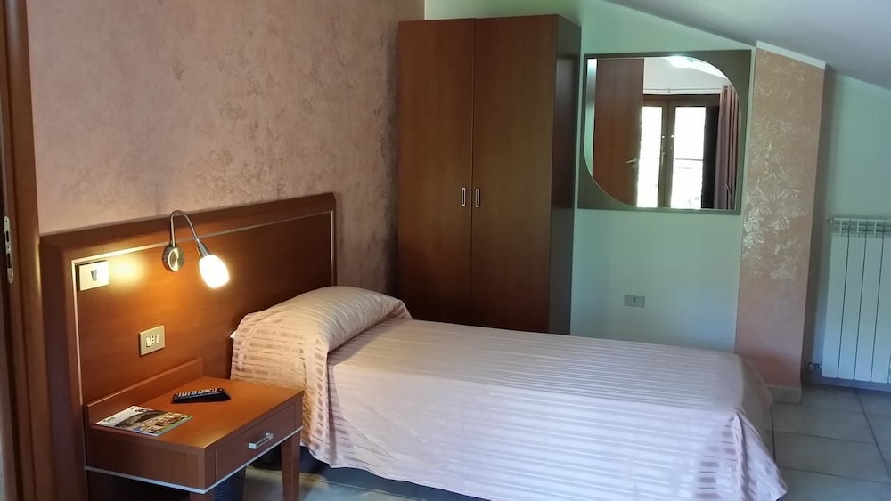 Basic Single Room photo 3