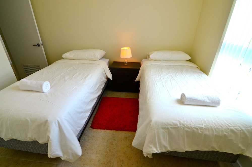 Deluxe Apartment, 2 Bedrooms, Pool Access, City View photo 3