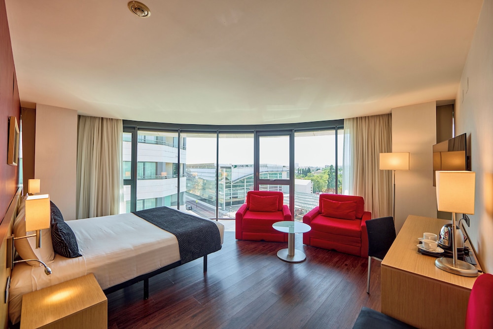 Panoramic Room, 1 King Bed, City View photo 2