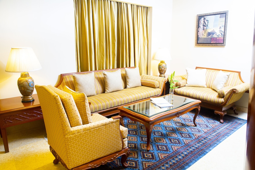Executive Suite, 1 Bedroom - Photo 3