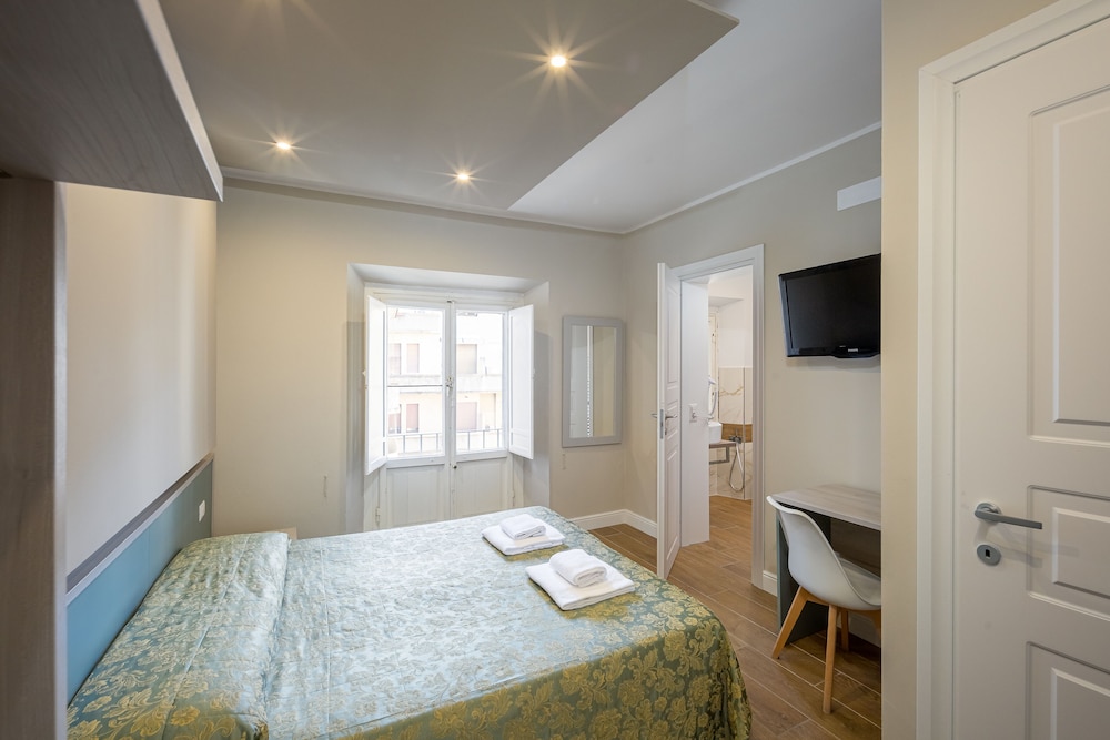 Double Room, Private Bathroom photo 3