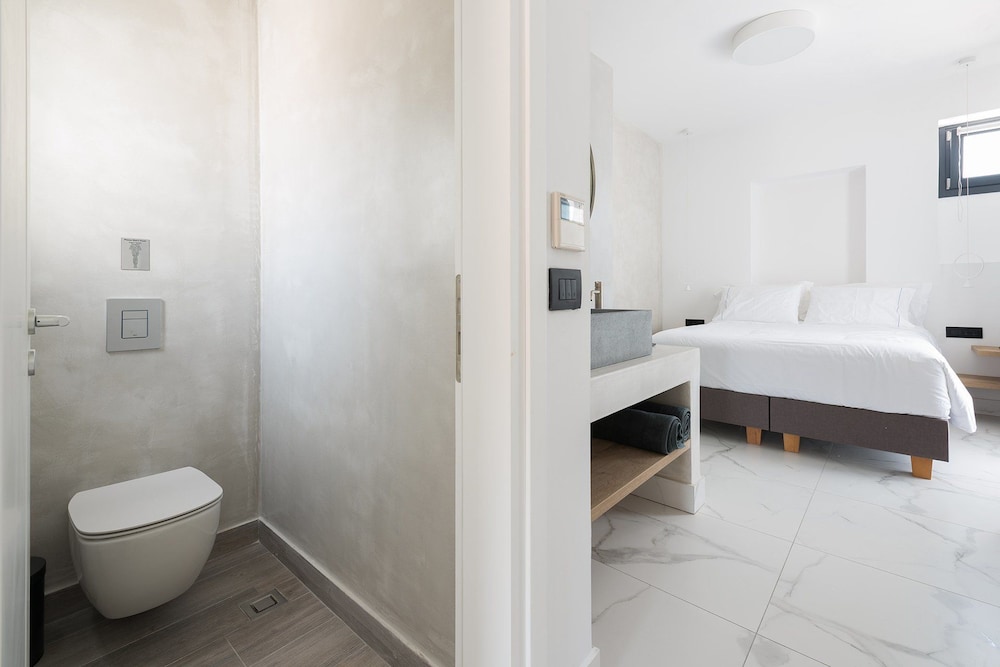 Superior Loft Suite with Private Mini Pool - 916°